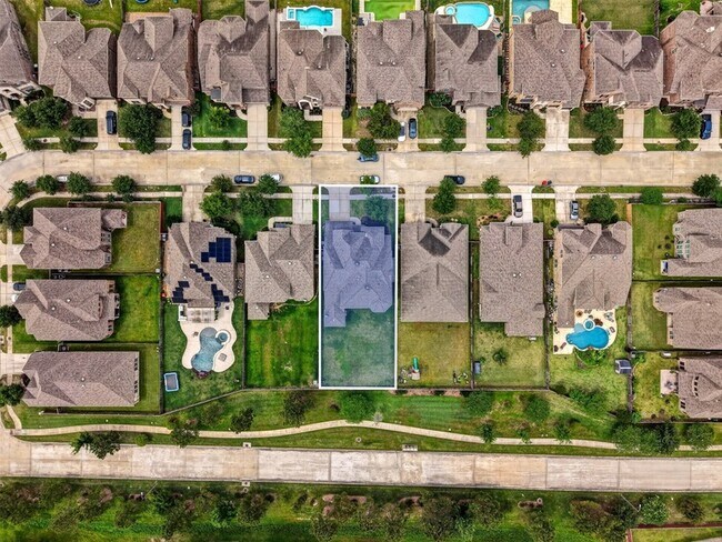 Building Photo - 25238 Birchwood Springs Ave