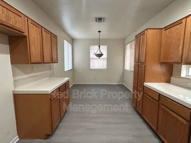 Building Photo - 3577 Santiago Ave