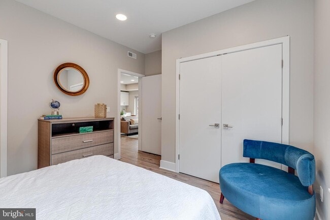 Building Photo - 1952 Bryn Mawr Ave