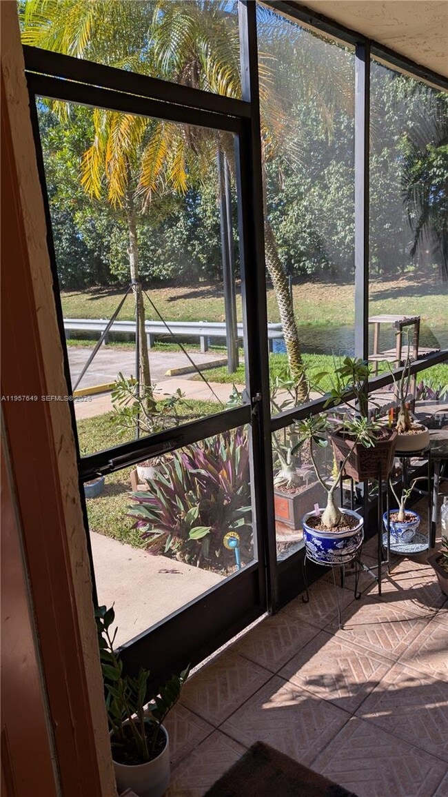 Building Photo - 369 Lakeview Dr