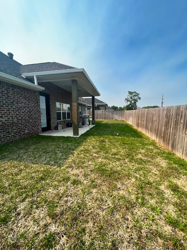 Building Photo - 2010 Luke Ln