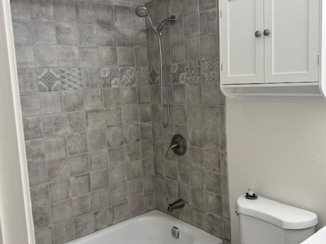 Building Photo - Updated 2 Bed / 1 Bath Duplex in Orangeval...