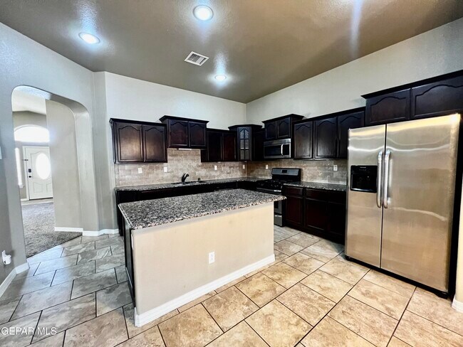 Building Photo - 3133 Clearbrook