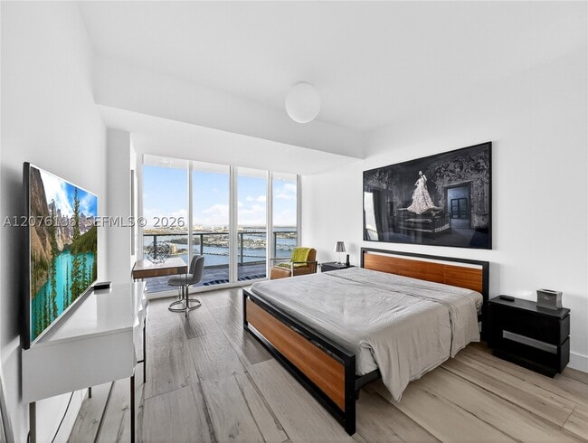 Building Photo - 2020 N Bayshore Dr