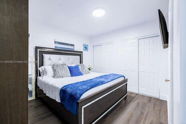 Building Photo - 348 Minola Dr
