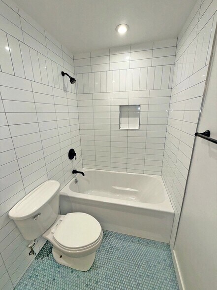 Building Photo - 850 2nd St