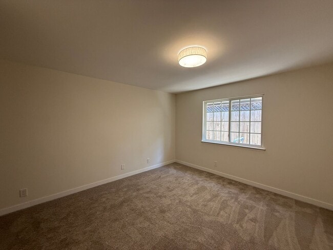 Building Photo - Beautifully Updated Single Story Custom Ho...