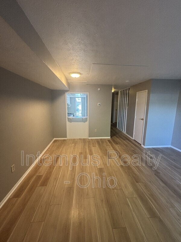 Building Photo - 10 King Arthur Ct