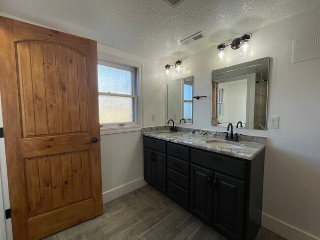 Building Photo - 2875 S Sherman St