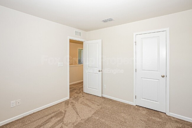 Building Photo - 160 Browband St