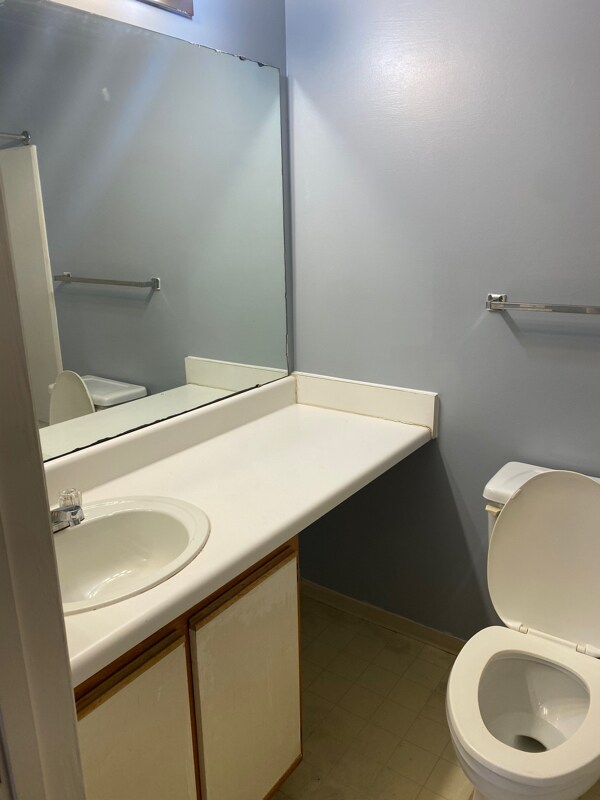 Building Photo - 1431 Collegiate Cir