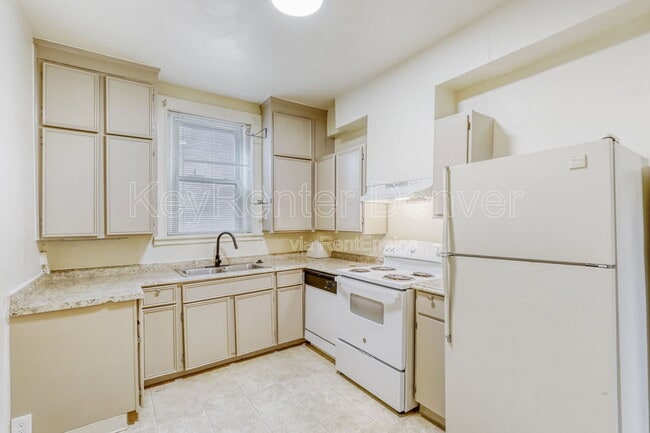 Building Photo - 1275 Detroit St