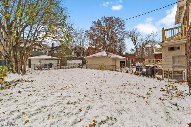 Building Photo - 867 East Blvd