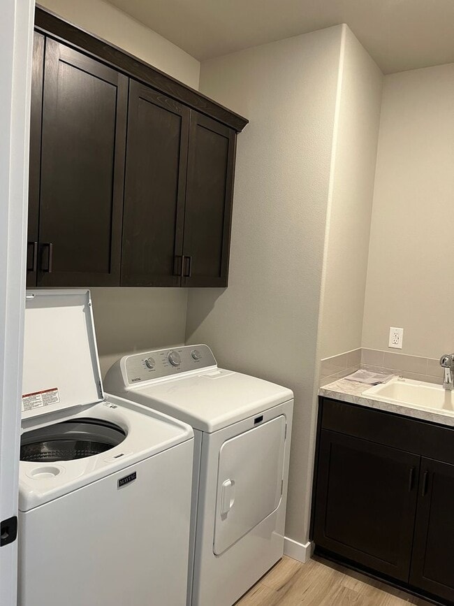 Building Photo - BRAND NEW- One Story- 1/2 off First Month's Rent!