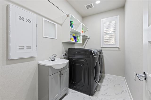 Building Photo - 2012 Edgewater St