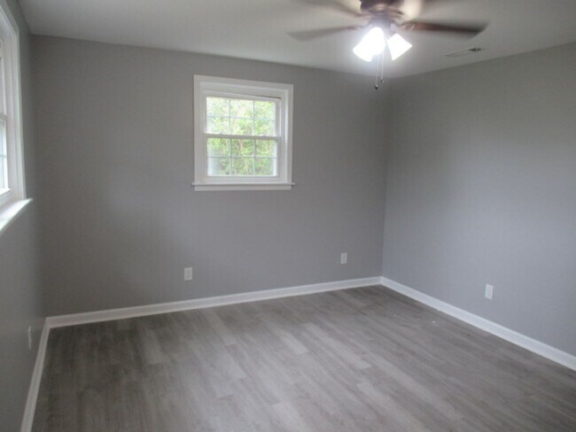Building Photo - Cute, remodeled 3bd 1ba house