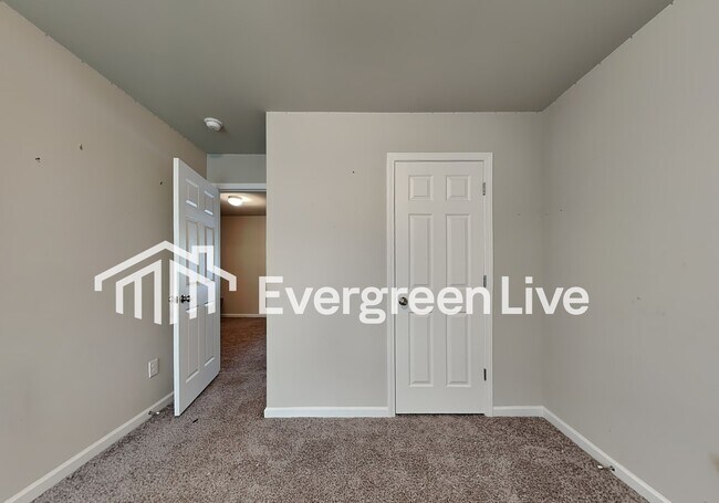 Building Photo - 150 Ross Dr