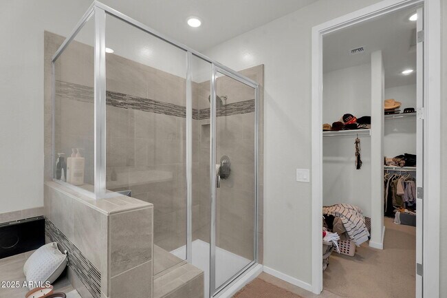 Building Photo - 9418 E Theia Dr