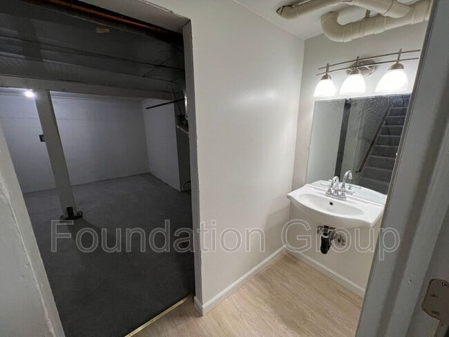 Building Photo - 3202 Farragut St