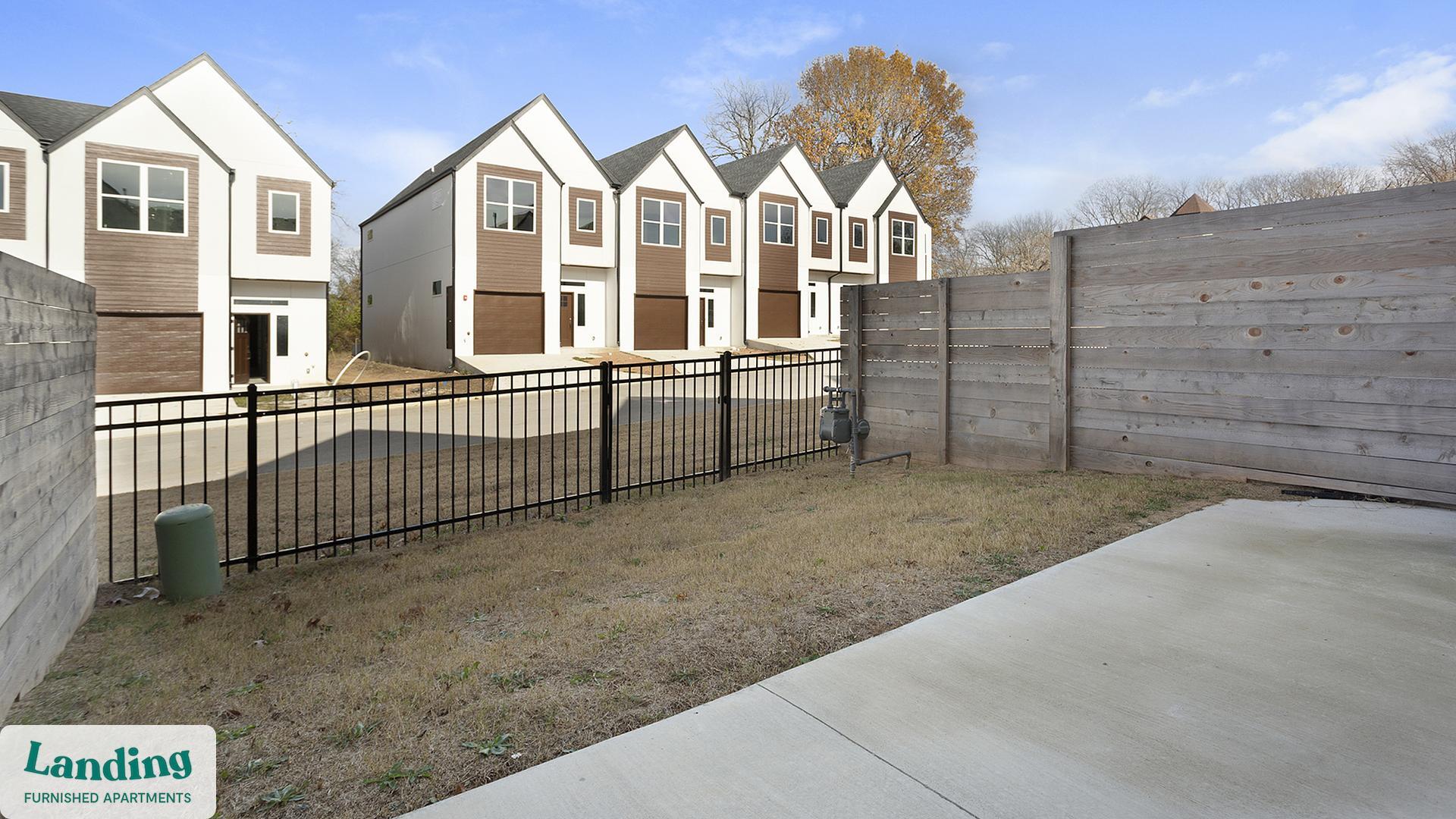 Building Photo - 3401 Redbud Ln