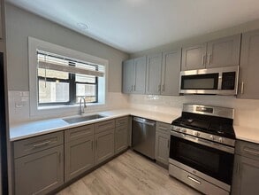 Building Photo - 1133 Oak Ave