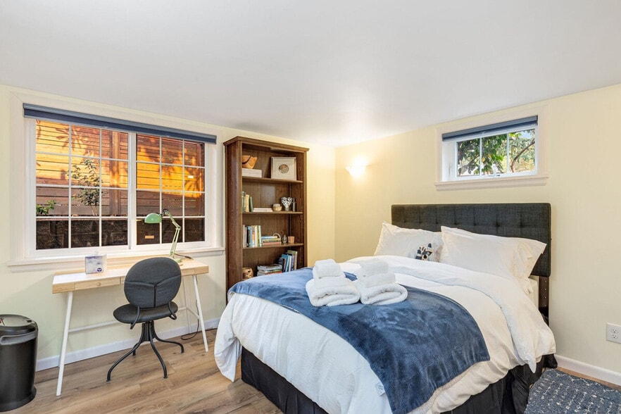 Building Photo - 3177 NE 84th St