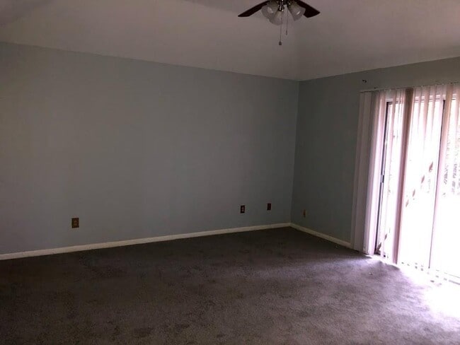 Building Photo - 18058 Glenledi Dr