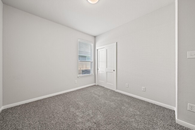 Building Photo - 604 La Parra Bend