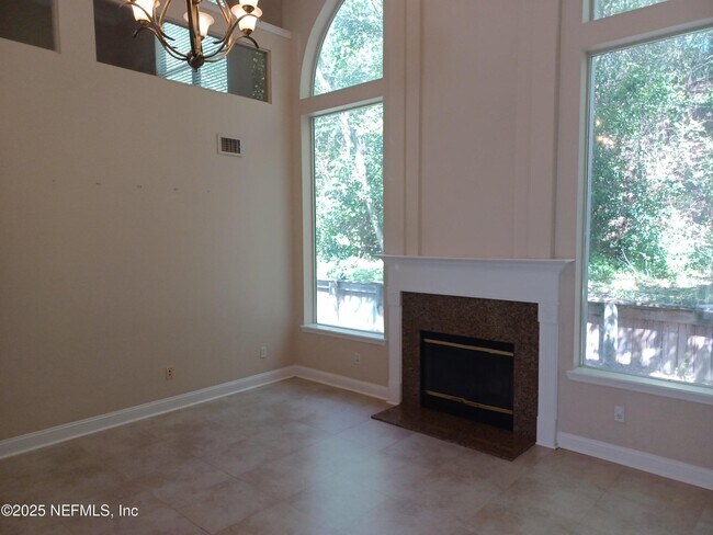 Building Photo - 4463 Ecton Ln E