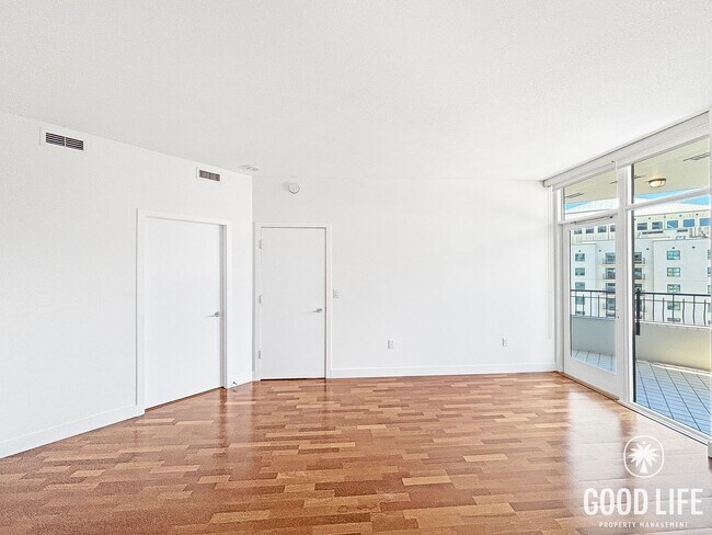 Building Photo - Sophisticated 1BD/2BA Condo in Marina District with City & Bay Views, Office & Resort-Style Ameni...
