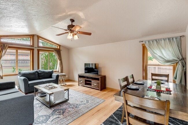 Building Photo - Peaceful Mountain Retreat with Stunning Views in Mount Charleston!