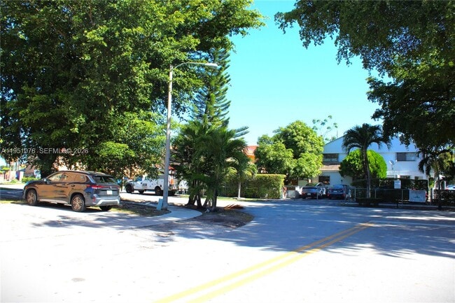 Building Photo - 2260 W 55th St