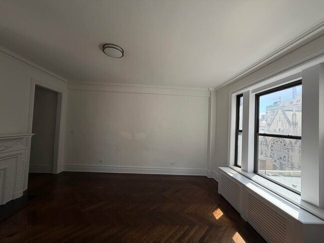Building Photo - 166 W 72nd St