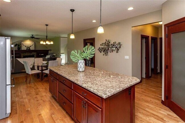 Building Photo - Spacious 5BR House in Johnston