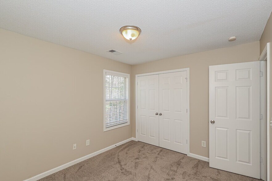 Building Photo - 255 Bainbridge Cir