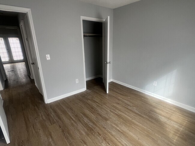 Building Photo - 3306 Chesapeake Cir