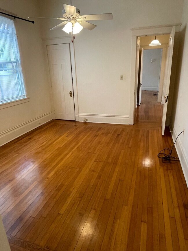 Building Photo - 3620-3620 Napoleon Ave