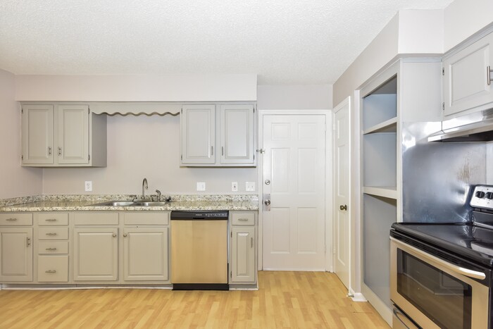Building Photo - 265 Clearlake Dr W