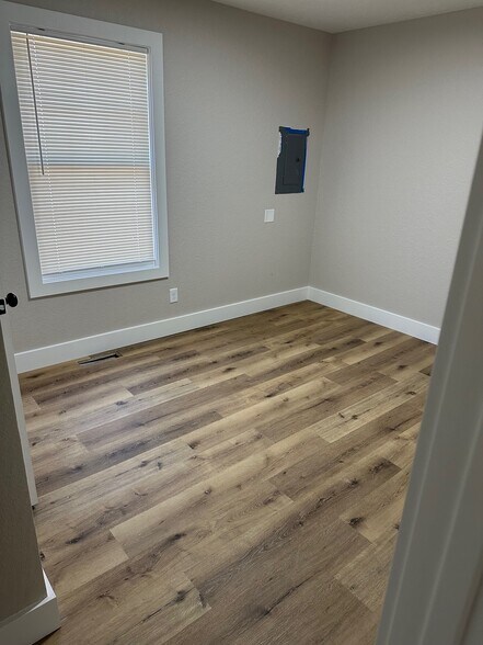 Bed 2 - 449 W Lombard St