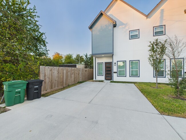 Building Photo - 4619 Stassen St