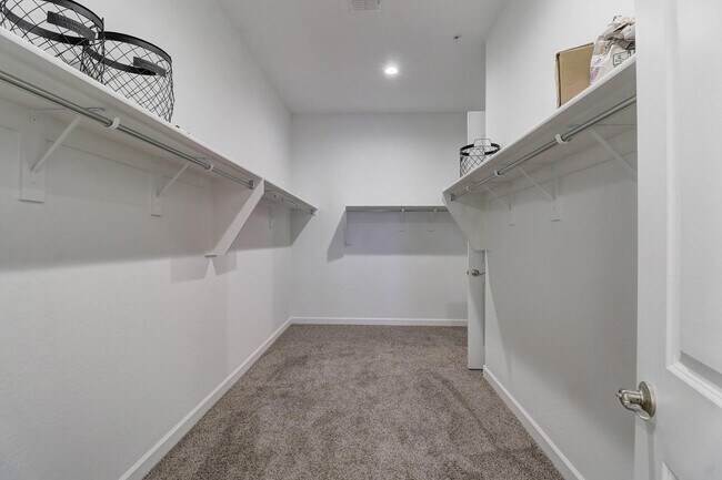 Building Photo - 1255 N Arizona Ave