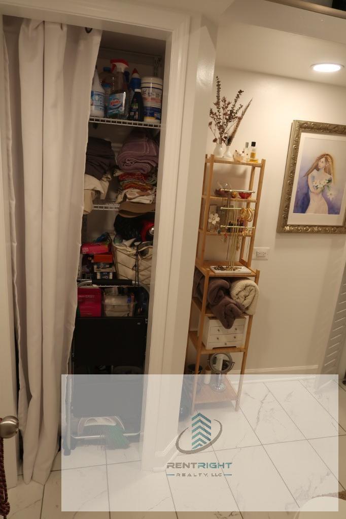 Building Photo - 1425 N Bosworth Ave