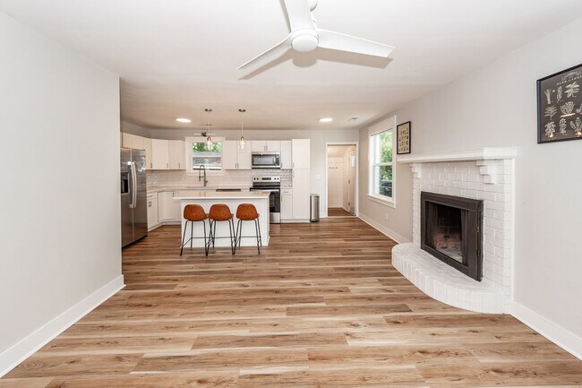 Building Photo - 3 Bedroom, 1 Bathroom Home in Willowbrook - Goose Creek