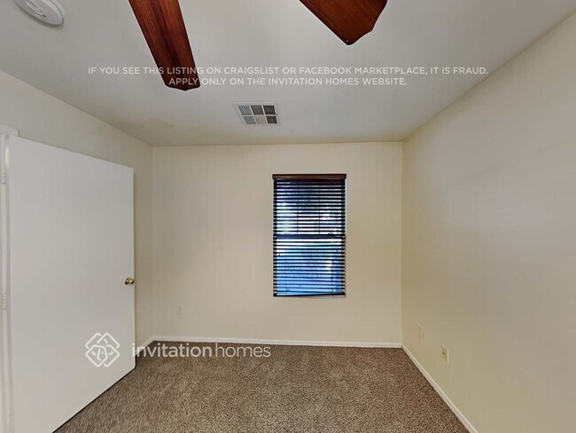 Building Photo - 1514 S Roadrunner Dr