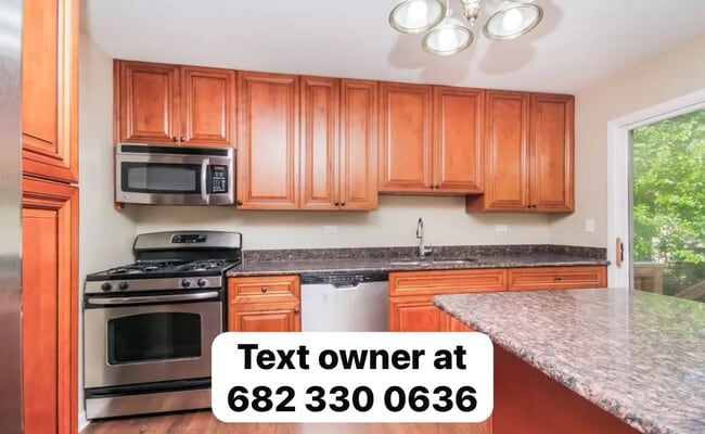 Building Photo - 904 Cedar St