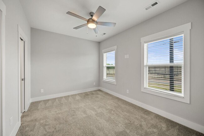 Building Photo - Charlotte Park Home