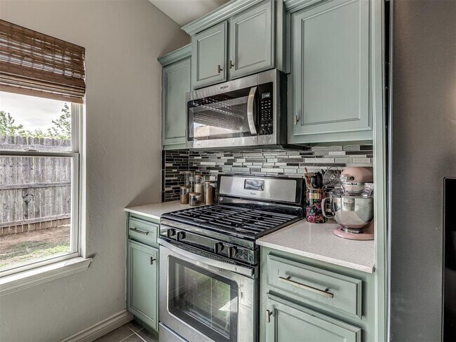 Building Photo - 15120 Nightshade Dr