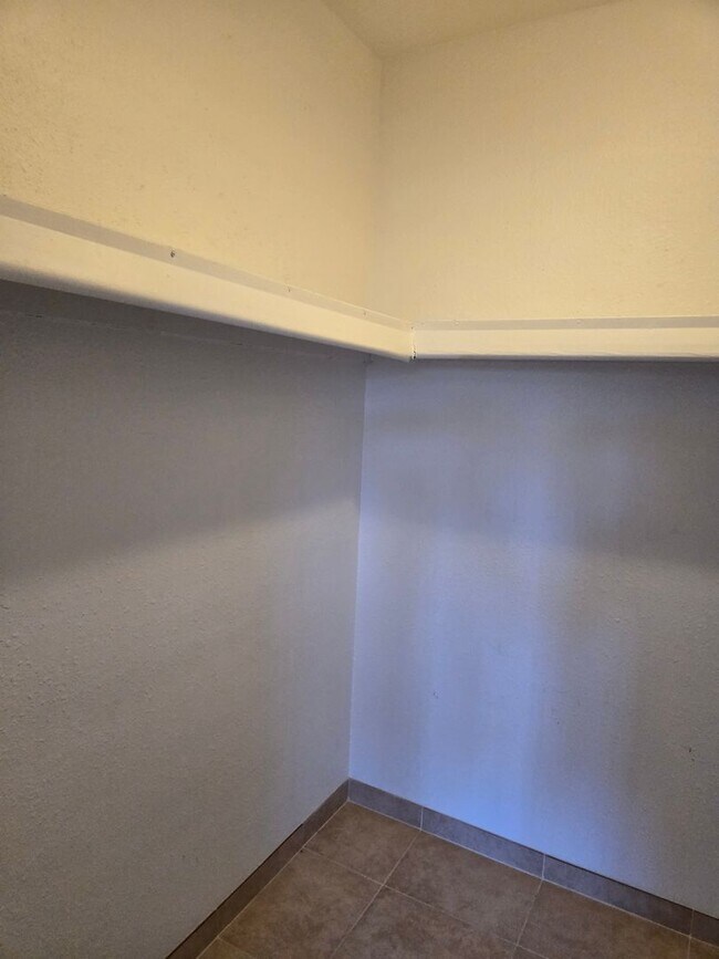 Building Photo - Beautiful 3 Bed 1.75 bath Corner lot, with...