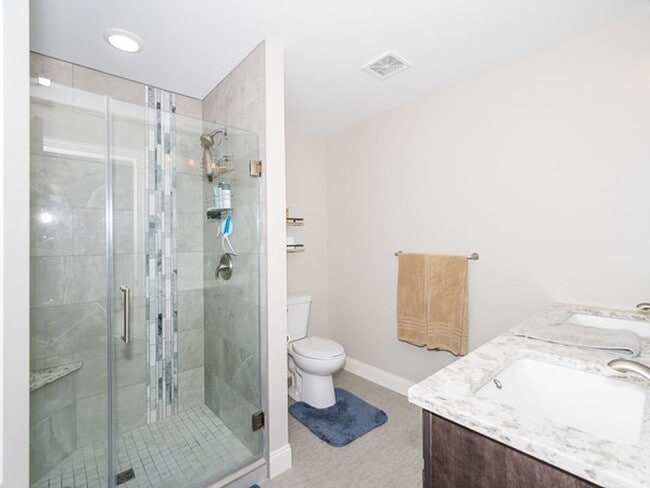 Building Photo - Beautiful 5 Bedroom Single Family Home