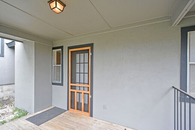 Building Photo - 663 Floral Ave